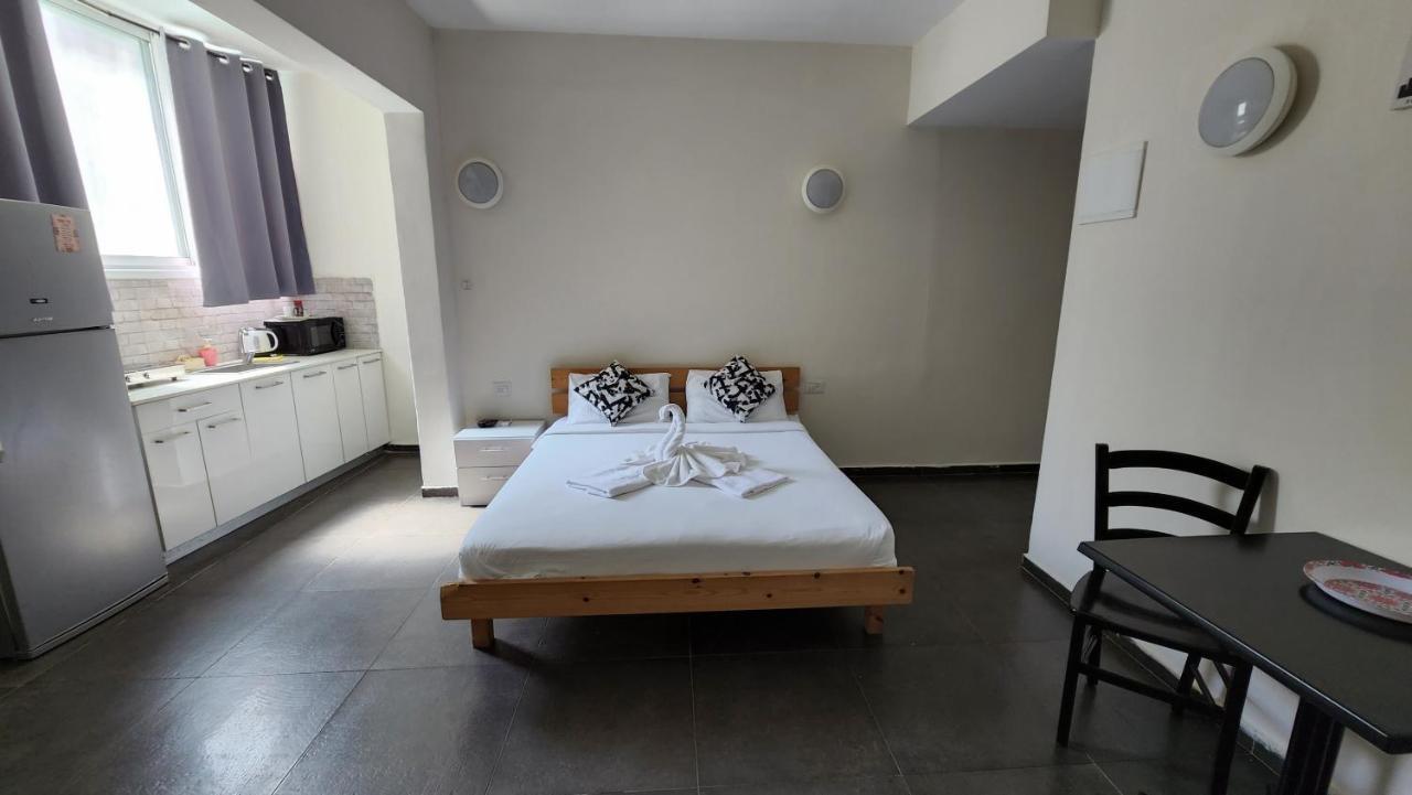 David Hameleh House Aparthotel Netanya Room photo